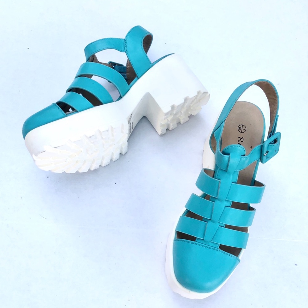 ๐HOST PICK๐BLUE & WHITE CHUNKY PLATFORM SANDALS - Picture 6 of 8